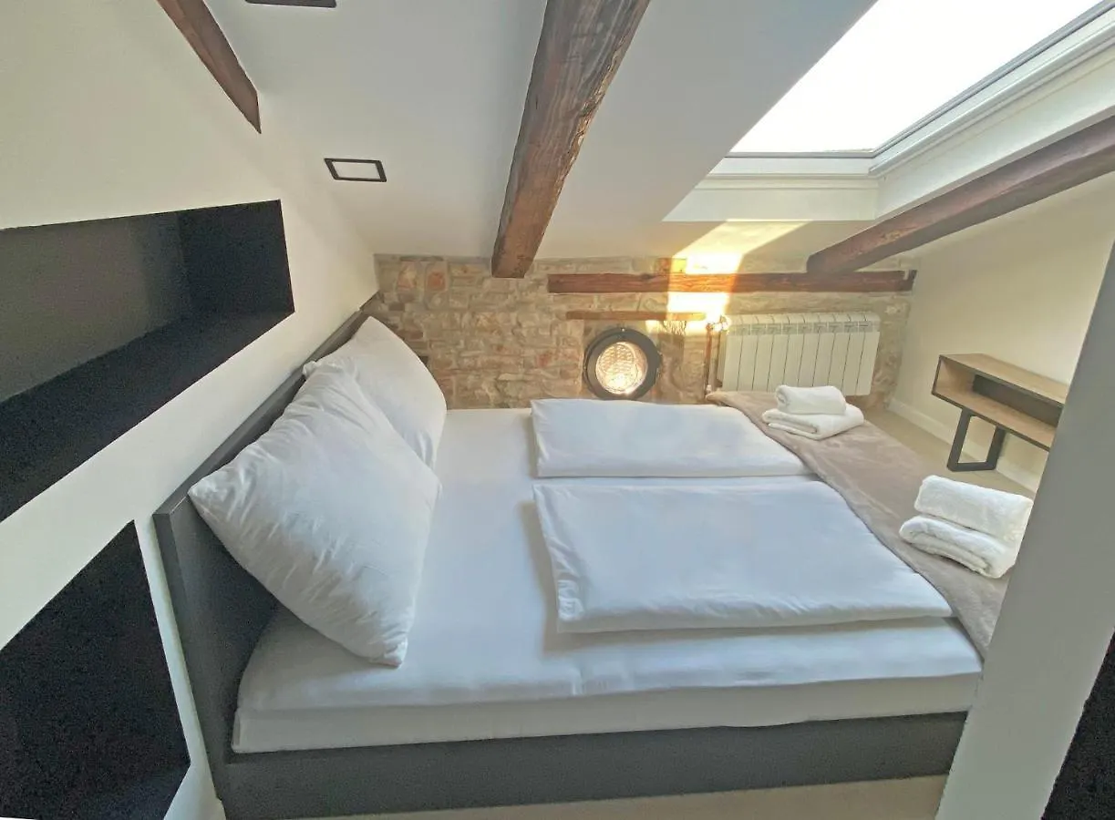 Castropola Views With Private Parking Διαμέρισμα