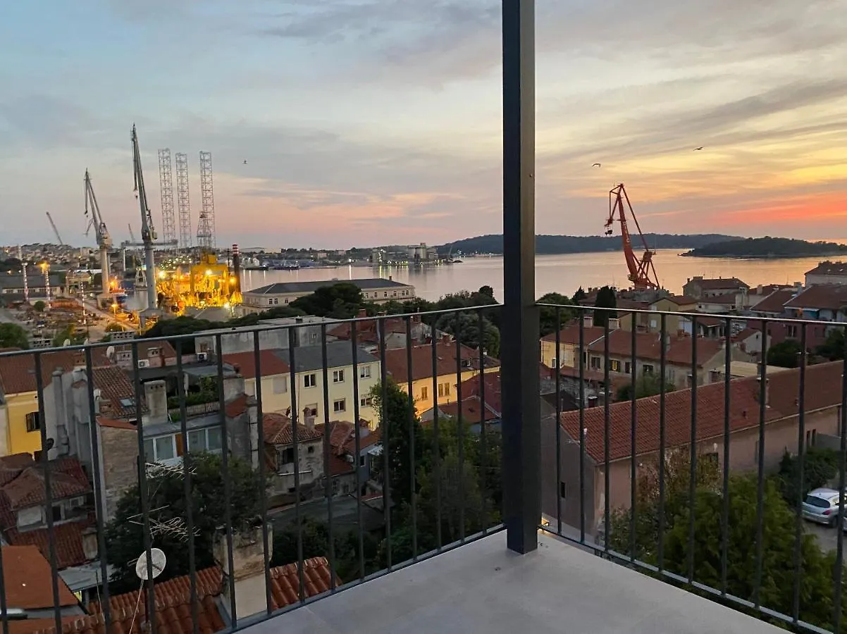 Castropola Views With Private Parking Διαμέρισμα