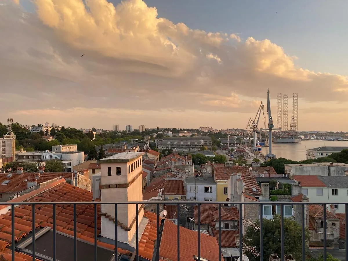 Castropola Views With Private Parking Διαμέρισμα